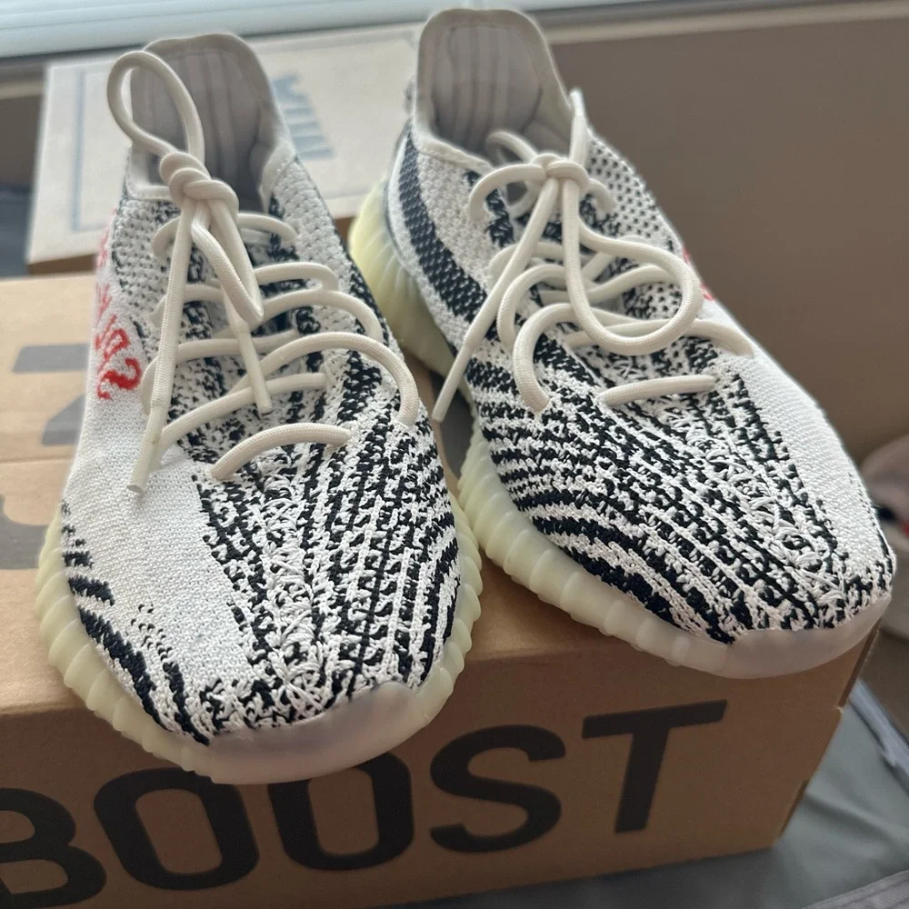 Adidas Kids or Women Yeezy Boost 350 V2 - White and Black - Picture 2 of 7